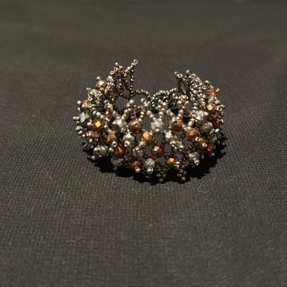 Crown Shaped Seed Beaded Bracelet - Picture 5 of 6